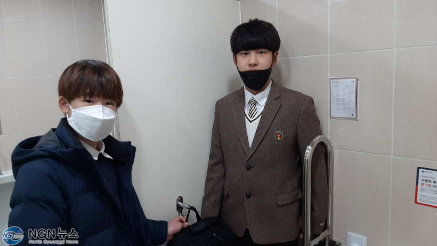 2 포천시, 청소년 정책제안 ‘공공화장실 낮은 옷걸이’ 설치.png