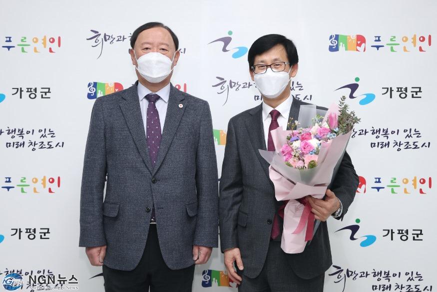 한대희 부군수(우측) 임용장 교부2.jpg