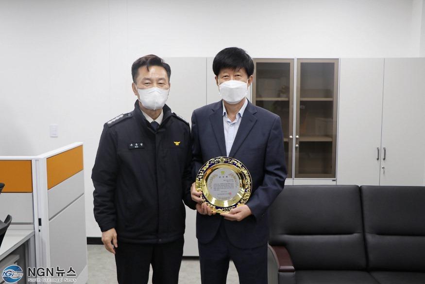 감사패 전달.JPG