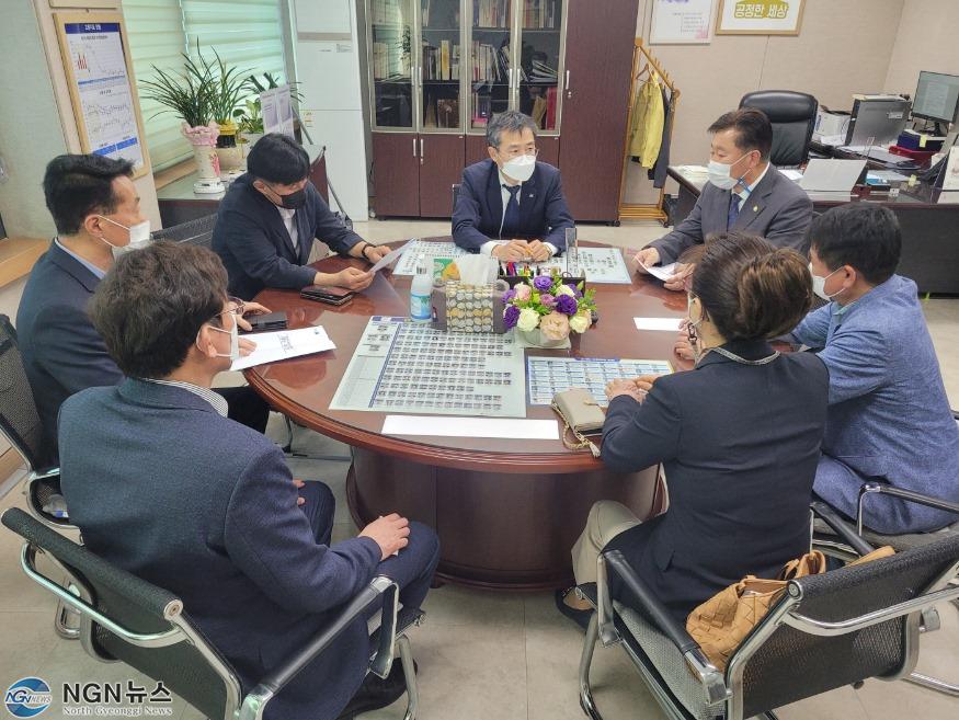 20210419 보도자료(가평군의회, 경기도 3차 공공기관 이전 가평군 유치 건의) 관련 사진 (1).jpg