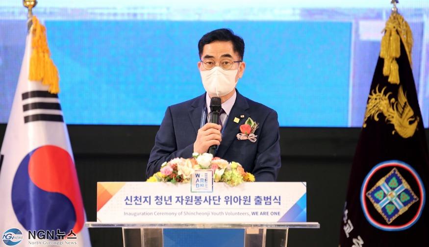 30일 서울 양재 더케이호텔 컨벤션센터에서 열린 신천지 청년 자원봉사단 '위아원' 출범식에서 엄재용 대한적십자사 서울남부혈액원장이 축사를 하고 있다..JPG