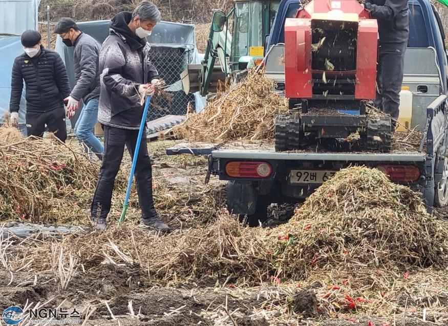 (1108)[농축산지원과]남양주시, ‘영농 부산물 잔가지 파쇄 지원 사업’ 추진(사진1).jpg